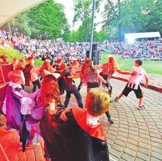 Die Wiprechtsburg in Groitzsch wird mehrmals im Jahr regelrecht bevölkert. So feiert der Hort hier sein Sonnenwendfest, Chöre treffen sich zum Pfingstsingen, Hobby-Historiker schlagen ihr Biwak auf.