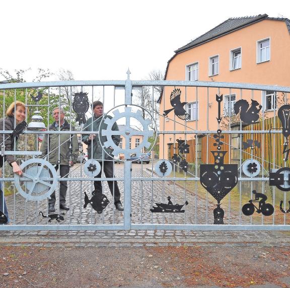 Familie Mucheyer hat die Eisenmühle in Elstertrebnitz gekauft und in den vergangenen Jahren zu einem Besuchermagneten gemacht. Hier finden Konzerte statt, werden Führungen angeboten, gibt es selbstspielende Instrumente und die Möglichkeit der Übernachtung.